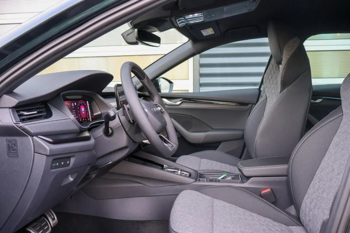 1.5 TSI 150pk MHEV Sportline Tour | 19" Velgen | Exclusieve Kleur