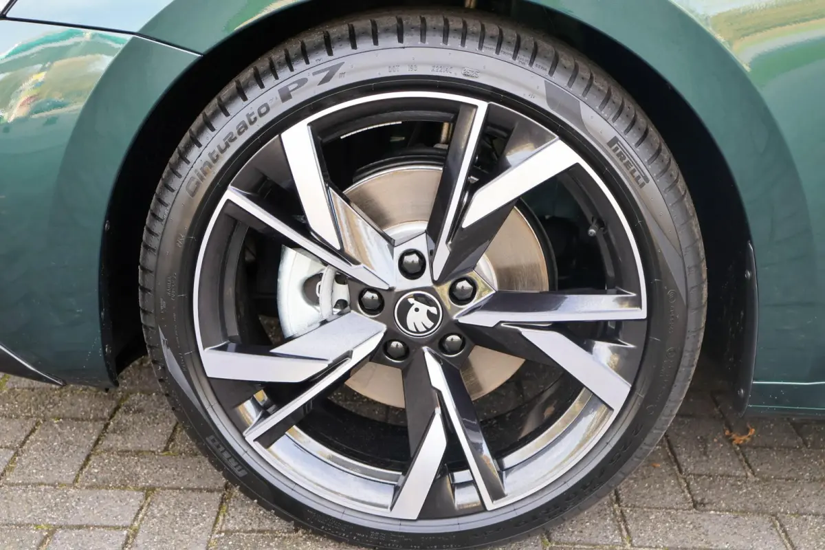 1.5 TSI 150pk MHEV Sportline Tour | 19" Velgen | Exclusieve Kleur