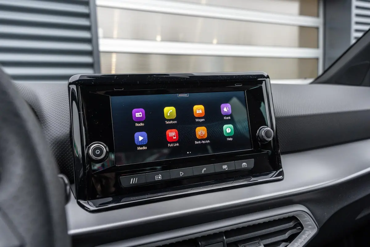 1.0 EcoTSI 95pk FR Business Connect | Achteruitrijcamera | Cruise Control Adaptief | Stoelverwarming