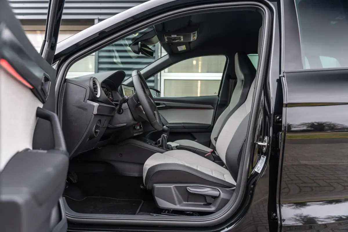 1.0 EcoTSI 95pk FR Business Connect | Achteruitrijcamera | Cruise Control Adaptief | Stoelverwarming
