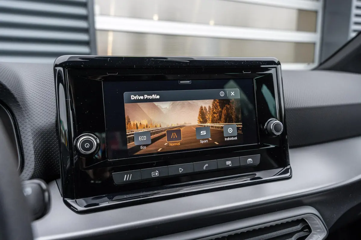 1.0 EcoTSI 95pk FR Business Connect | Achteruitrijcamera | Cruise Control Adaptief | Stoelverwarming
