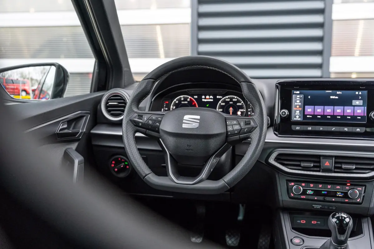 1.0 EcoTSI 95pk FR Business Connect | Achteruitrijcamera | Cruise Control Adaptief | Stoelverwarming