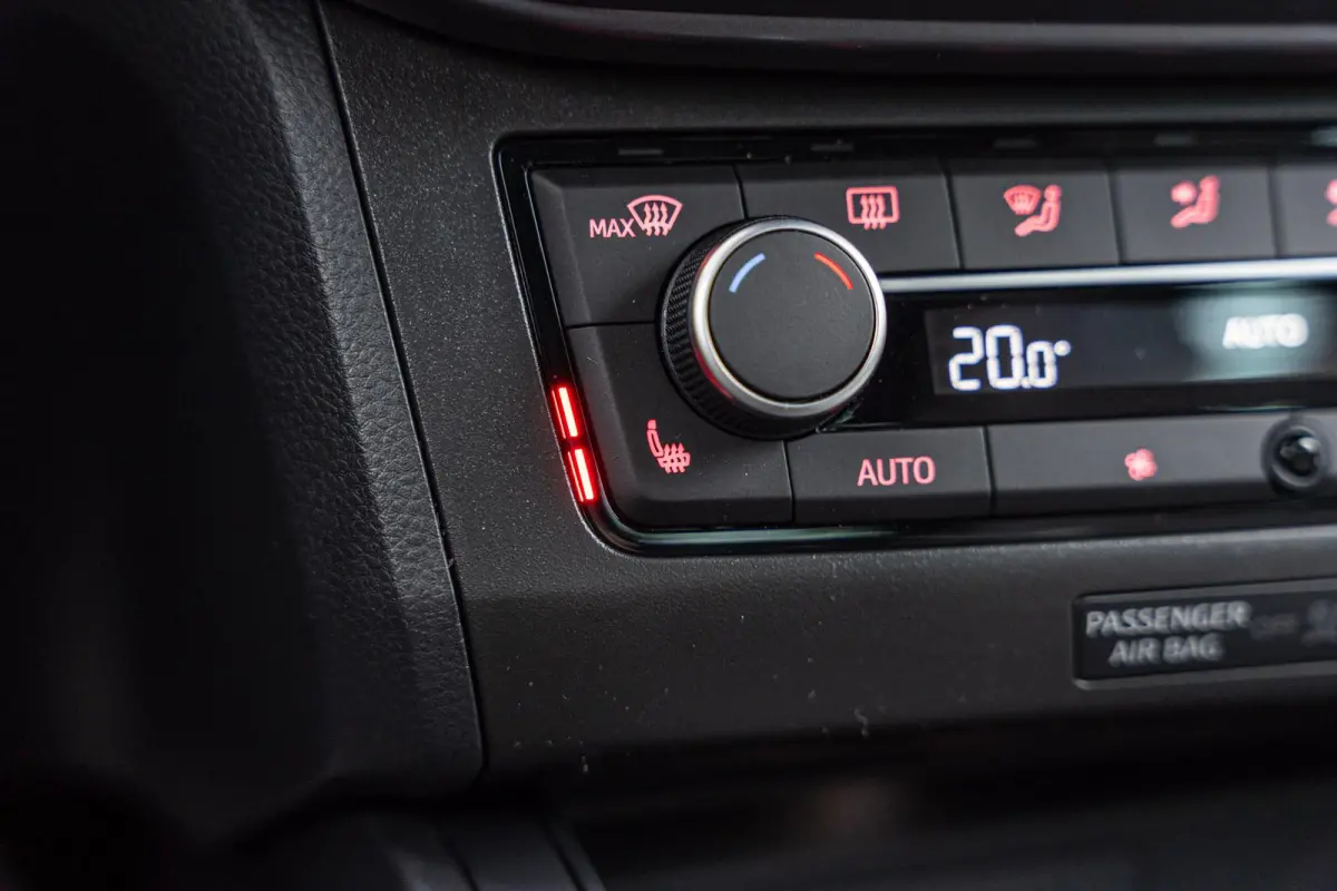 1.0 EcoTSI 95pk FR Business Connect | Achteruitrijcamera | Cruise Control Adaptief | Stoelverwarming