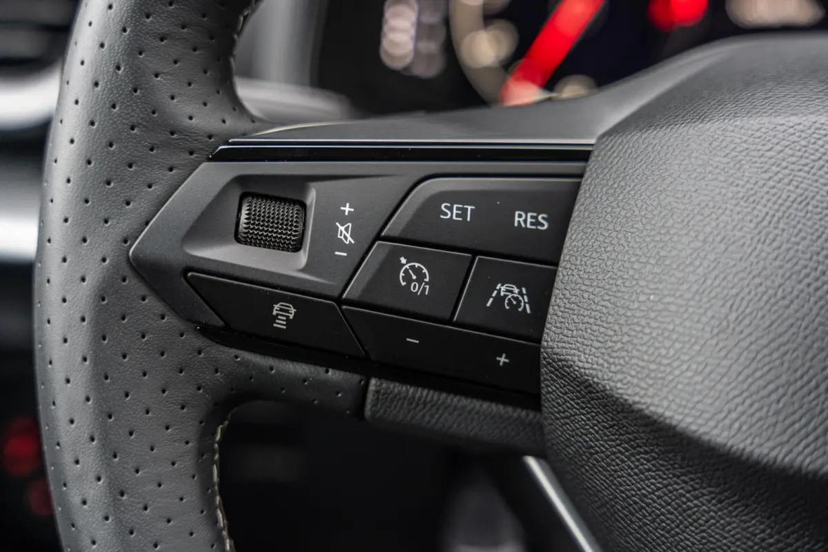 1.0 EcoTSI 95pk FR Business Connect | Achteruitrijcamera | Cruise Control Adaptief | Stoelverwarming