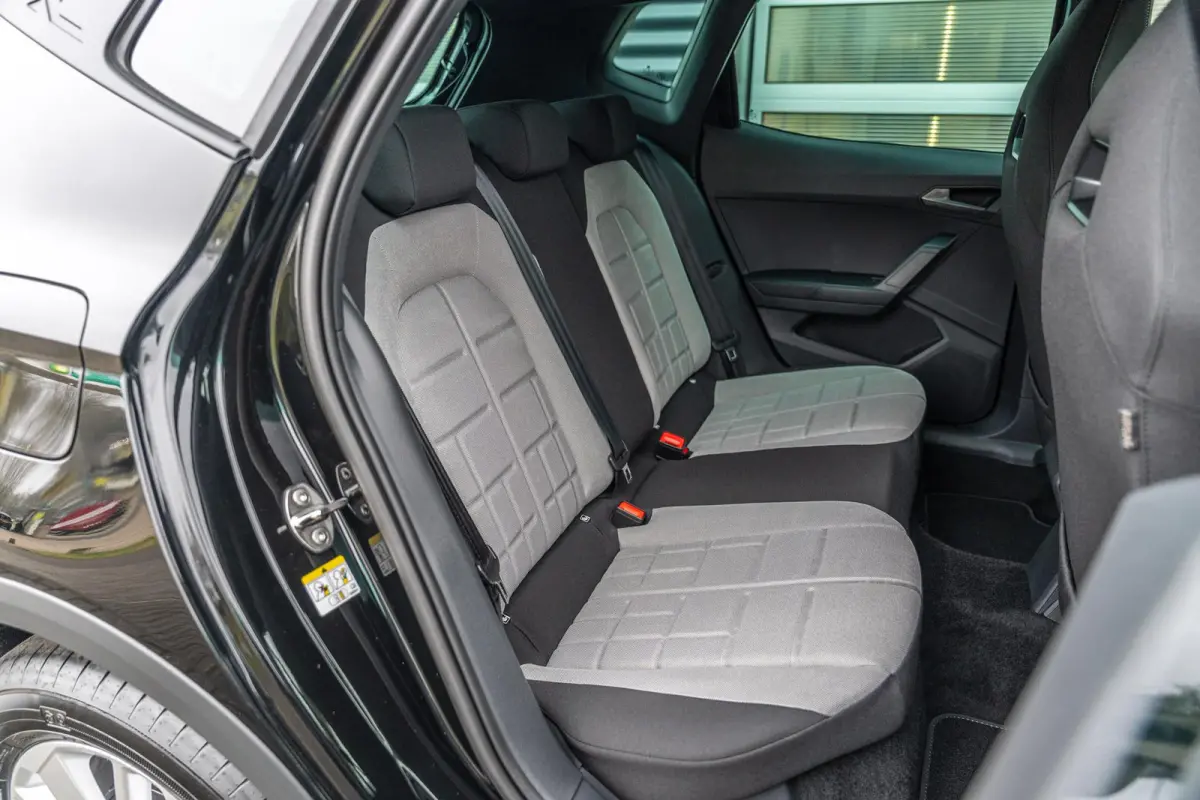 1.0 EcoTSI 95pk FR Business Connect | Achteruitrijcamera | Cruise Control Adaptief | Stoelverwarming