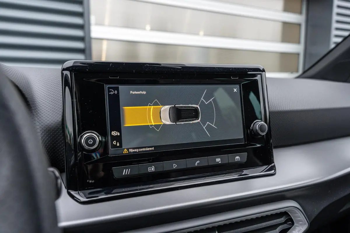 1.0 EcoTSI 95pk FR Business Connect | Achteruitrijcamera | Cruise Control Adaptief | Stoelverwarming