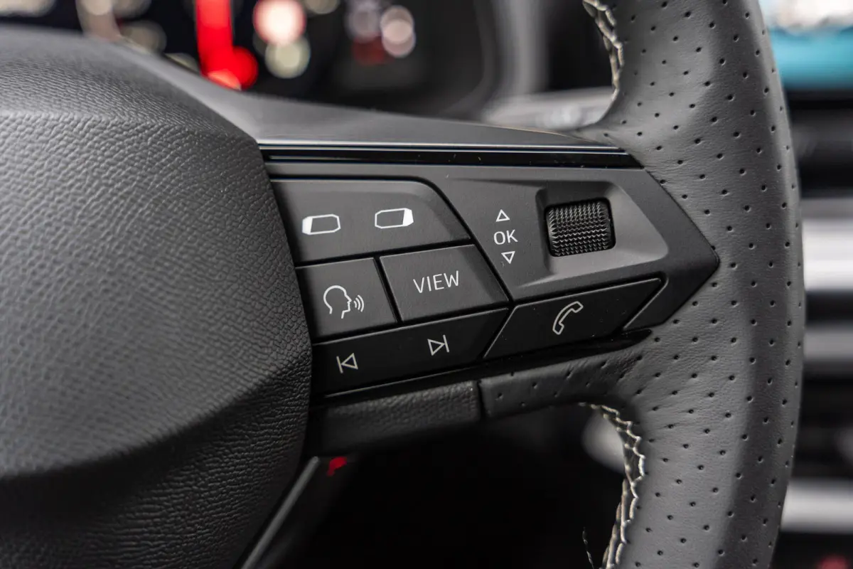 1.0 EcoTSI 95pk FR Business Connect | Achteruitrijcamera | Cruise Control Adaptief | Stoelverwarming