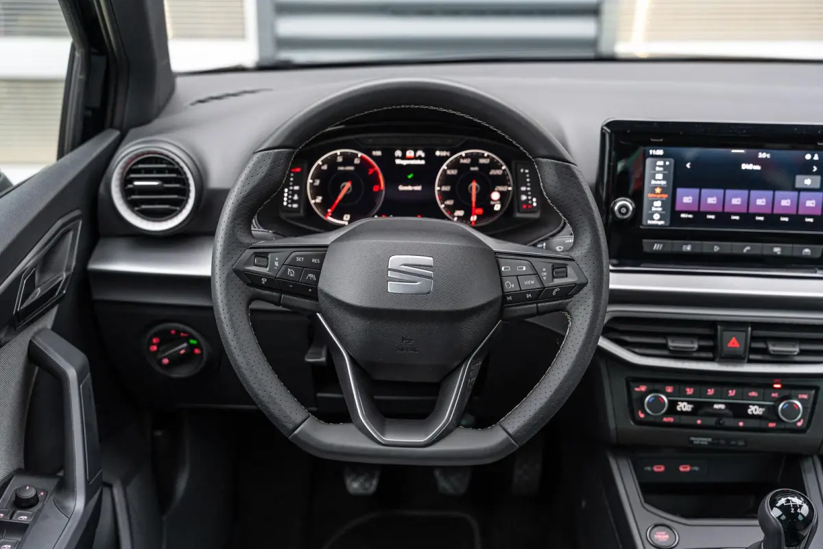 1.0 EcoTSI 95pk FR Business Connect | Achteruitrijcamera | Cruise Control Adaptief | Stoelverwarming