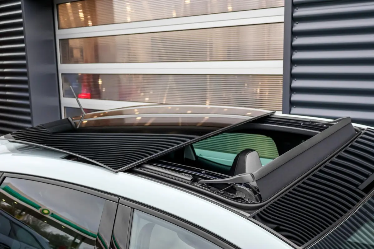 1.0 EcoTSI 95pk FR Business Connect | Panoramadak | 18" Velgen | Navigatie