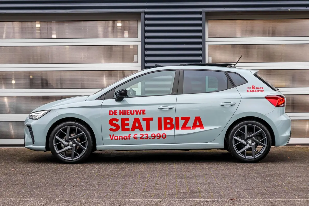1.0 EcoTSI 95pk FR Business Connect | Panoramadak | 18" Velgen | Navigatie