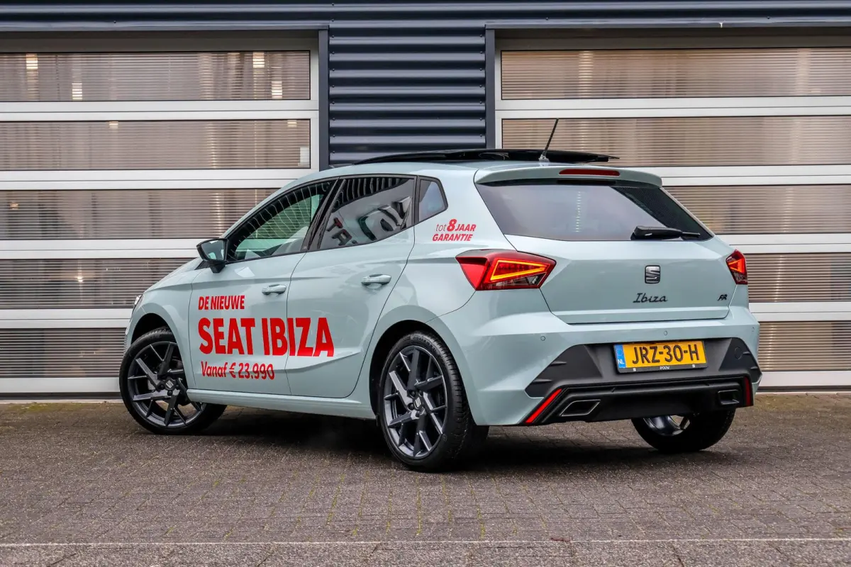 1.0 EcoTSI 95pk FR Business Connect | Panoramadak | 18" Velgen | Navigatie