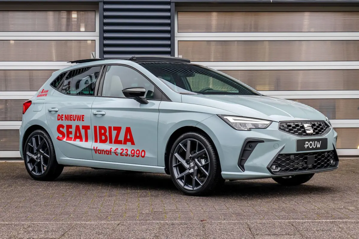 1.0 EcoTSI 95pk FR Business Connect | Panoramadak | 18" Velgen | Navigatie