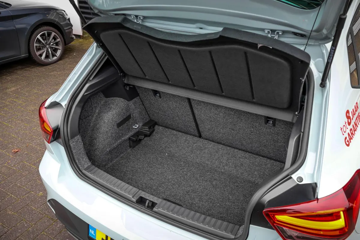 1.0 EcoTSI 95pk FR Business Connect | Panoramadak | 18" Velgen | Navigatie