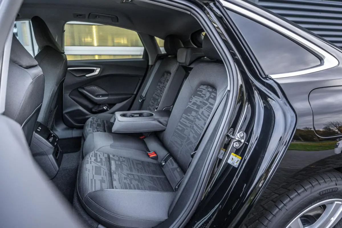 Limousine 2.0 299pk quattro Advanced Edition | Trekhaak Wegklapbaar | Techniek Pakket Plus