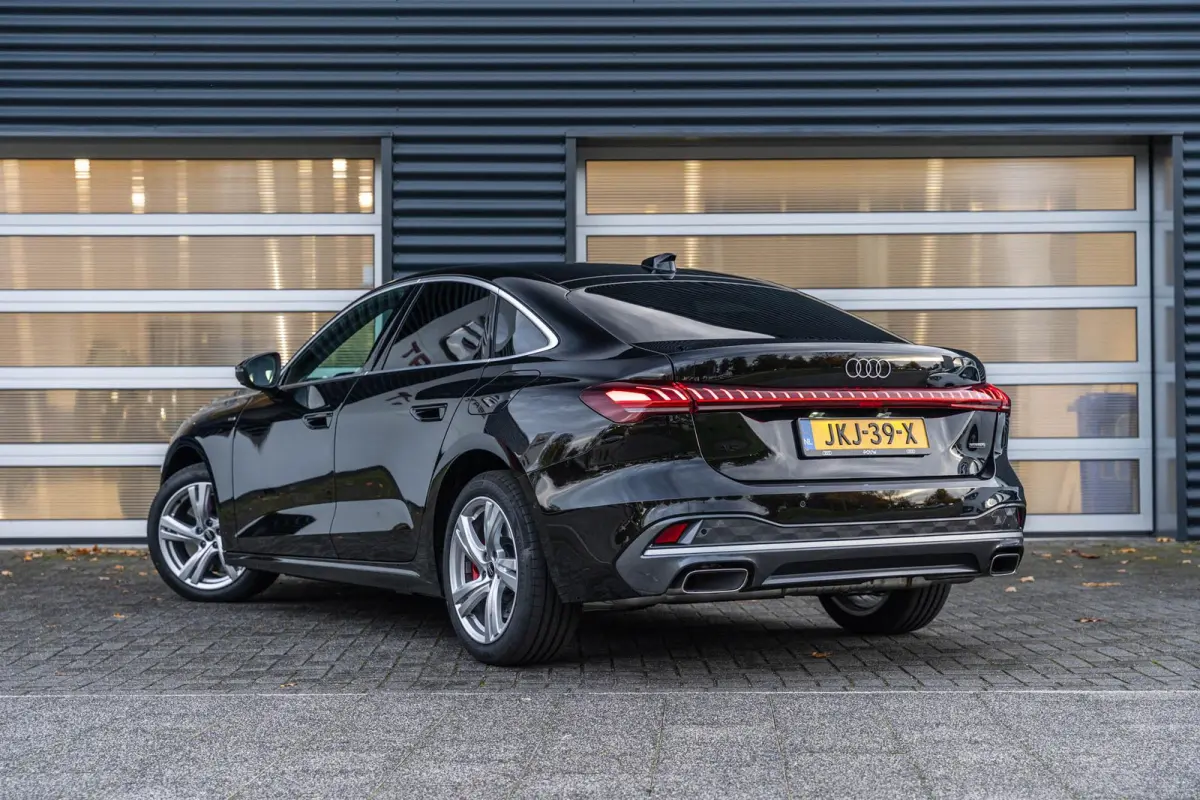 Limousine 2.0 299pk quattro Advanced Edition | Trekhaak Wegklapbaar | Techniek Pakket Plus