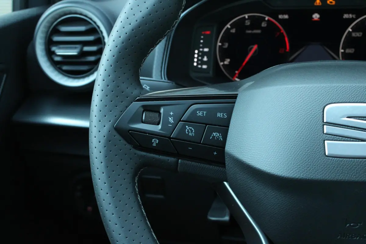 1.0 EcoTSI 95pk FR Business Connect | Panoramadak | Achteruitrijcamera