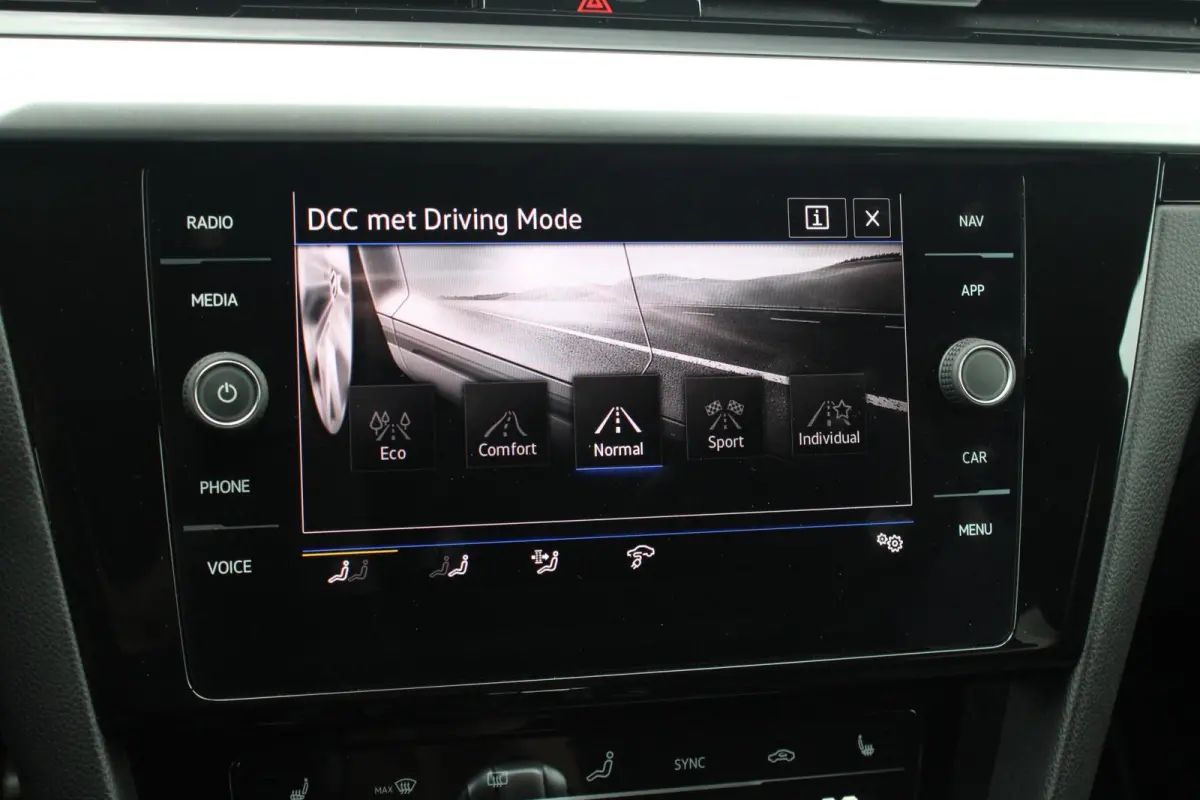 1.4 TSI eHybrid 218pk DSG R-Line Business+ | SoH 91% | Standkachel | Trekhaak | Camera | Navigatie | Apple CarPlay