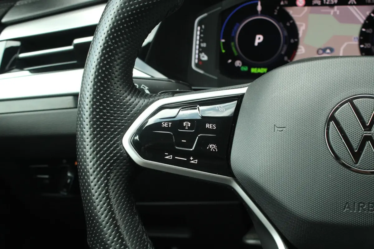 1.4 TSI eHybrid 218pk DSG R-Line Business+ | SoH 91% | Standkachel | Trekhaak | Camera | Navigatie | Apple CarPlay