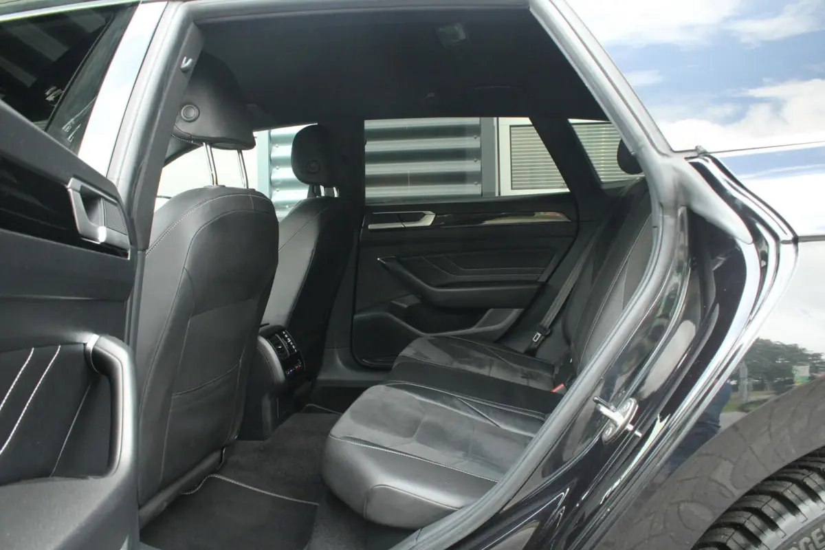 1.4 TSI eHybrid 218pk DSG R-Line Business+ | SoH 91% | Standkachel | Trekhaak | Camera | Navigatie | Apple CarPlay