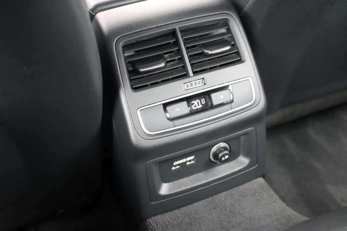 40 TFSI 204pk S-tronic S Edition | Lederen Sportstoelen | Achteruitrijcamera | Stoelverwarming | Keyless | Dodehoek Sensor | Apple Carplay & Android Auto
