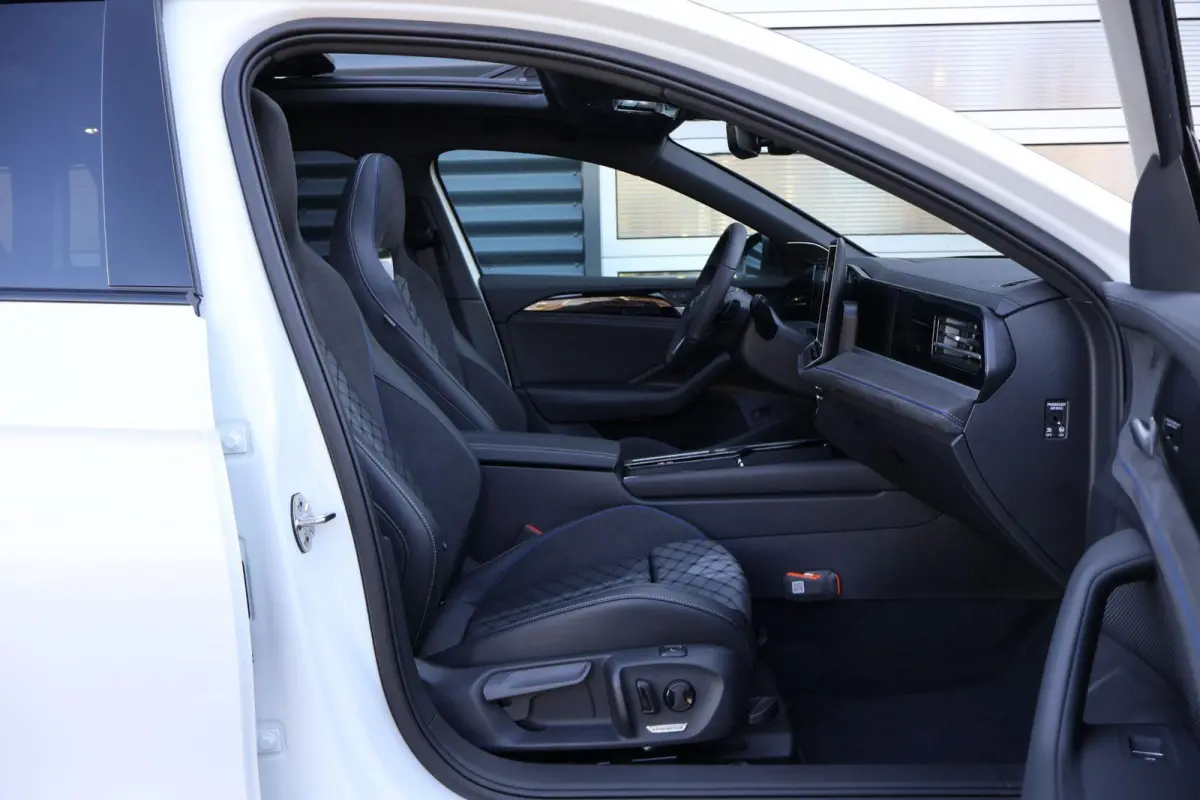 1.5 eTSI 150pk DSG R-Line Edition | Panoramdak | Black Style | Harman Kardon