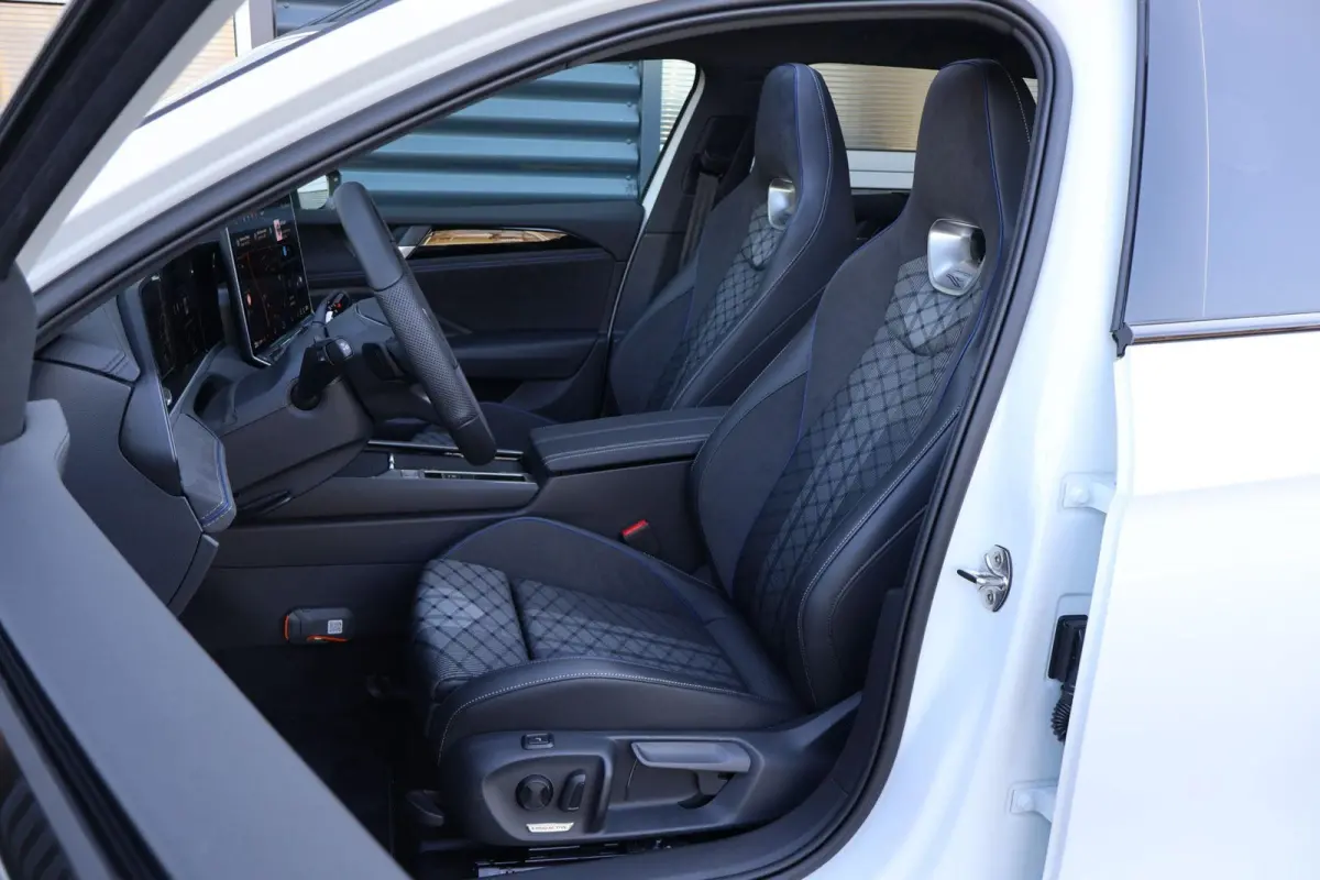 1.5 eTSI 150pk DSG R-Line Edition | Panoramdak | Black Style | Harman Kardon
