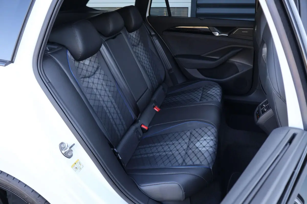 1.5 eTSI 150pk DSG R-Line Edition | Panoramdak | Black Style | Harman Kardon