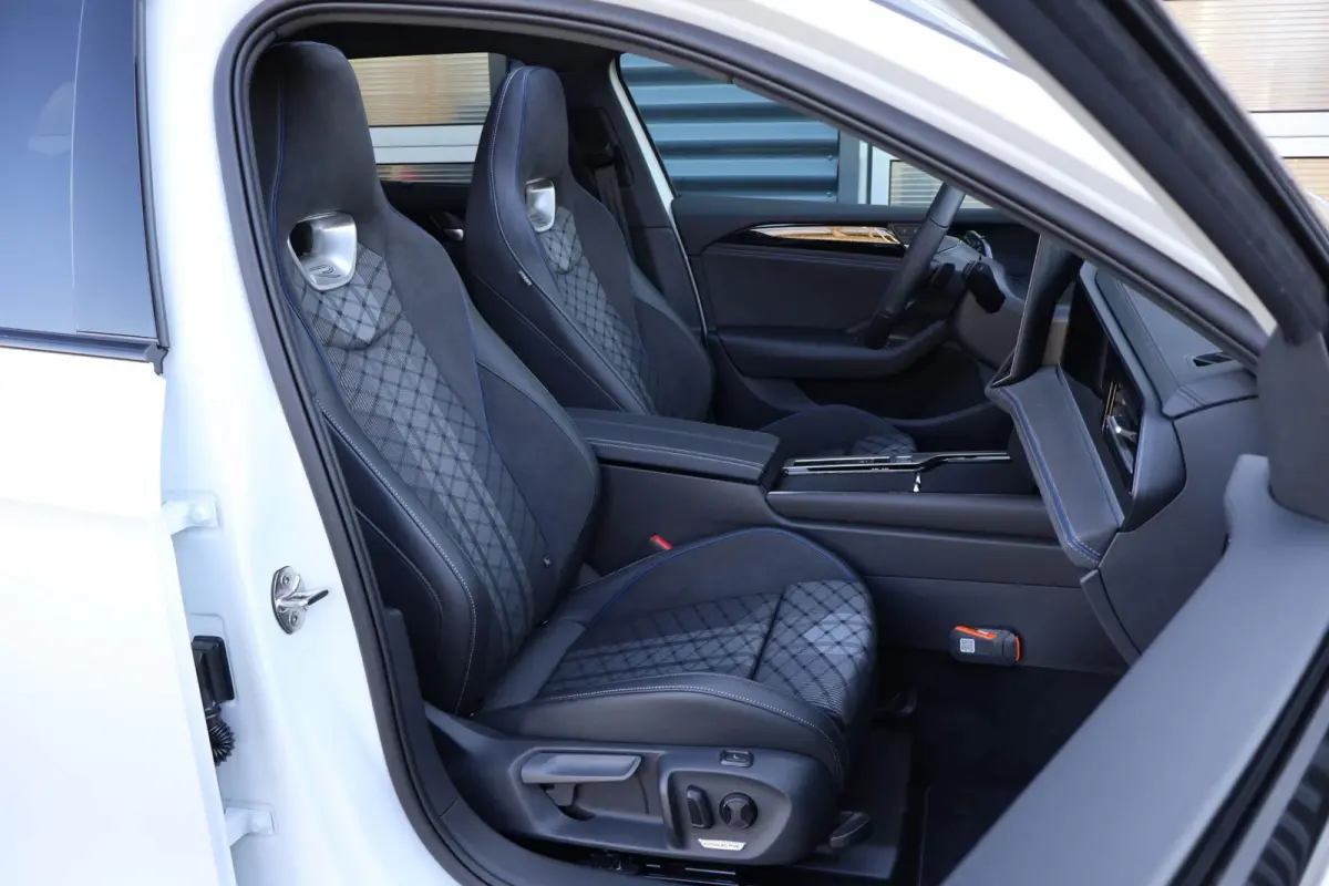 1.5 eTSI 150pk DSG R-Line Edition | Panoramdak | Black Style | Harman Kardon