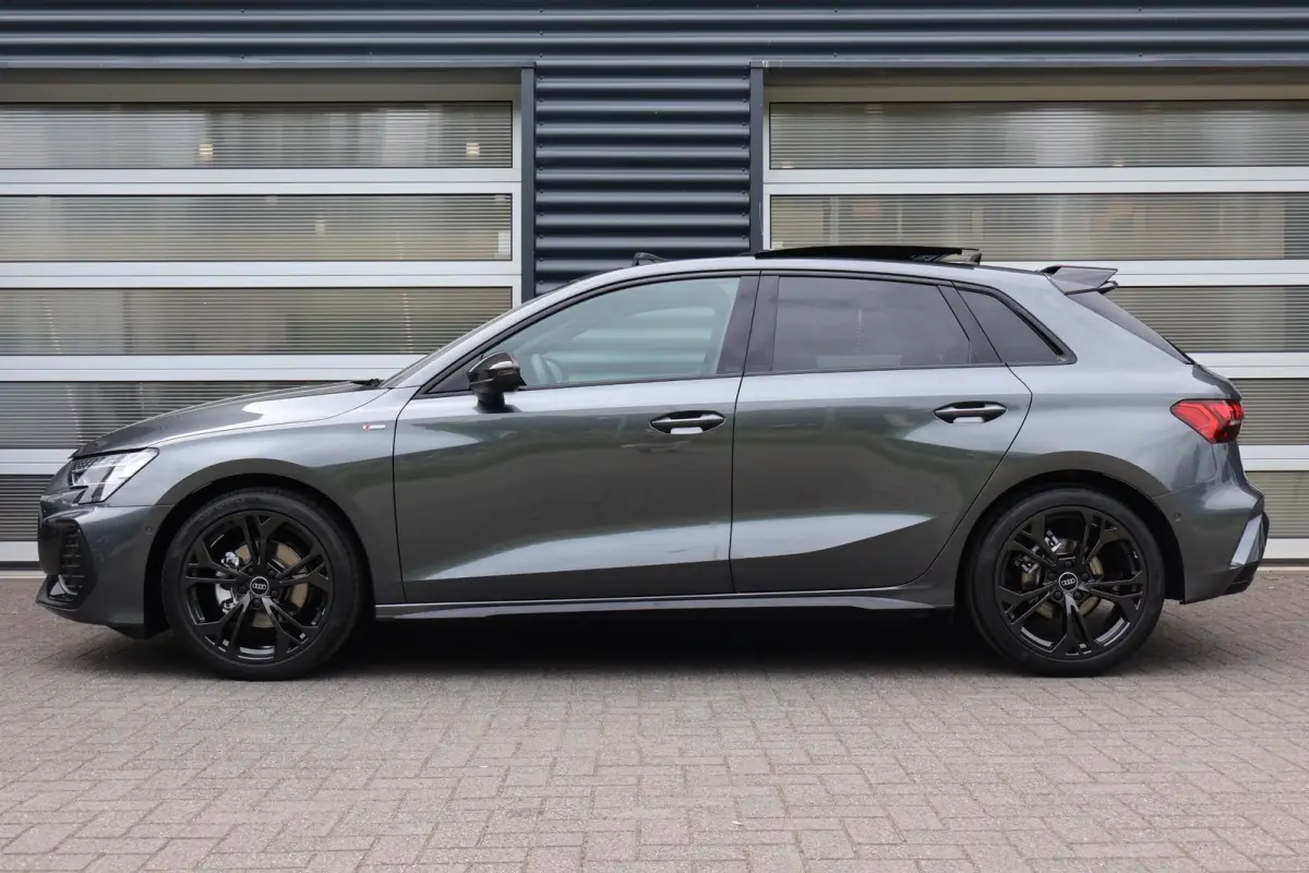 30 TFSI 115pk S Edition | Styling Pakket Carbon | 18" Velgen