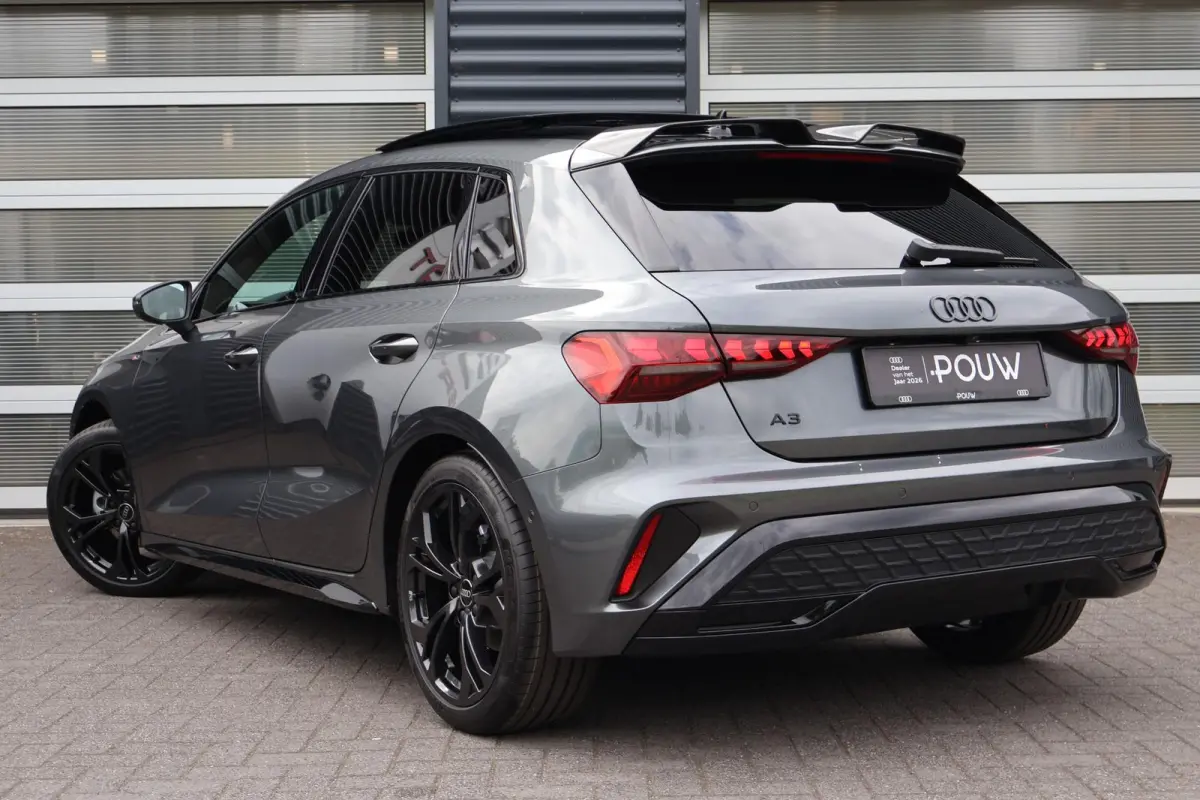 30 TFSI 115pk S Edition | Styling Pakket Carbon | 18" Velgen