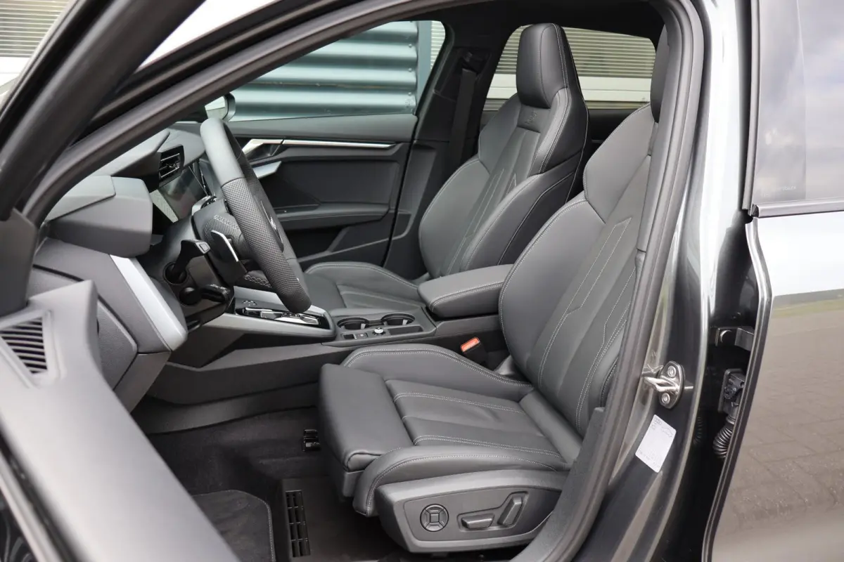 30 TFSI 115pk S Edition | Styling Pakket Carbon | 18" Velgen