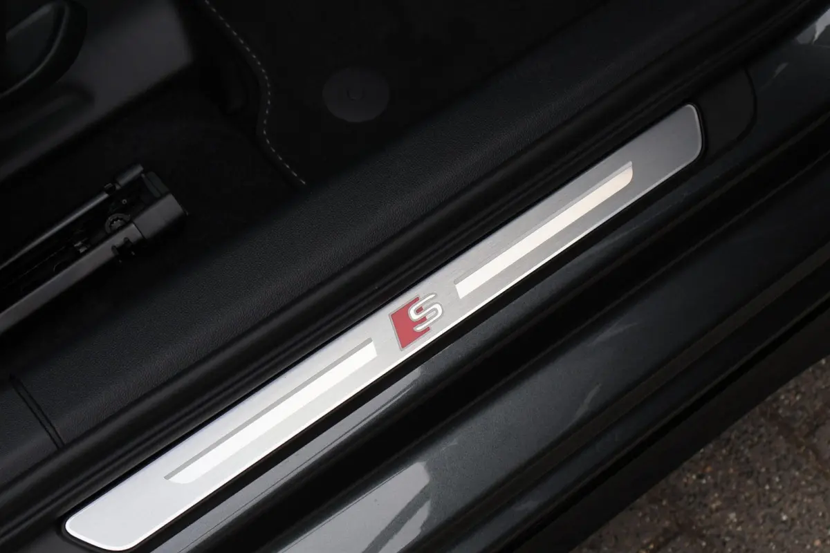 30 TFSI 115pk S Edition | Styling Pakket Carbon | 18" Velgen
