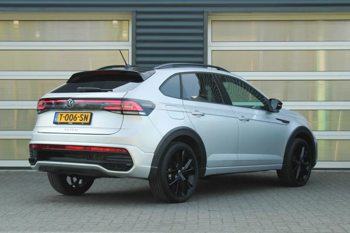 1.0 TSI 110pk Hand-6 R-Line | Black Pakket | 18 inch Misano velgen |