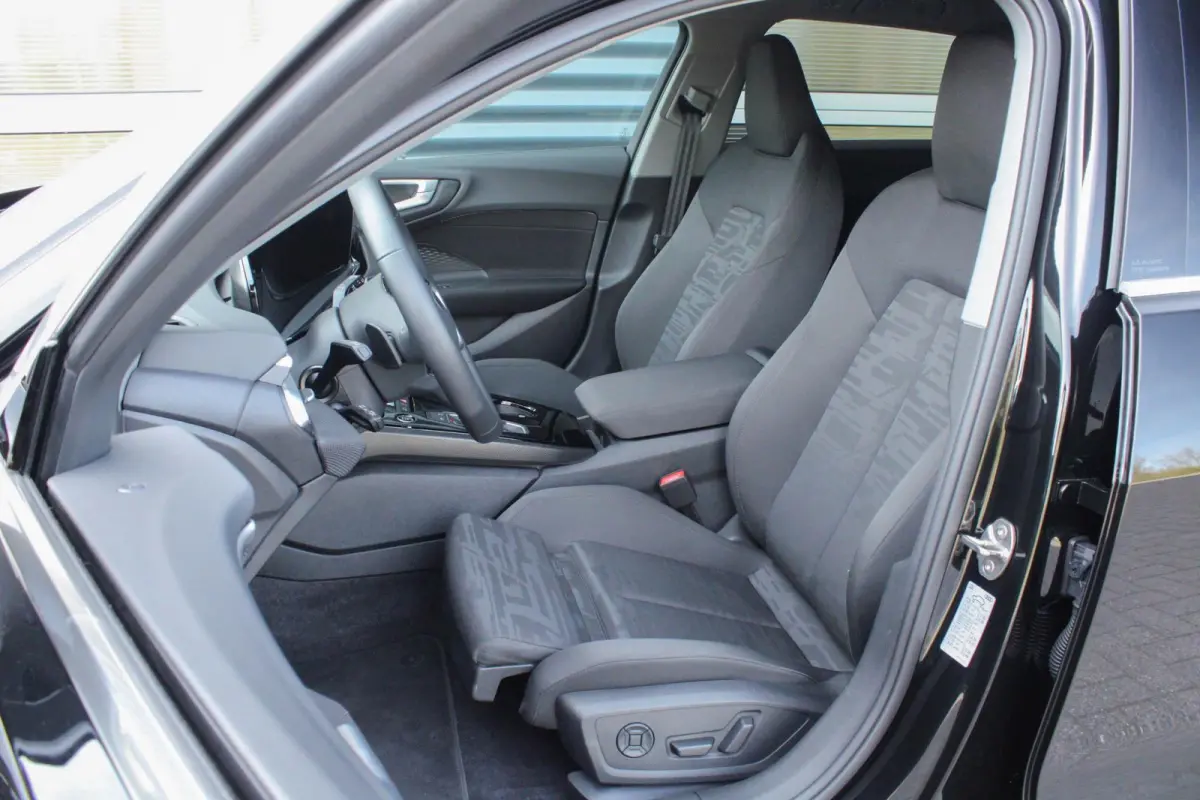 40 TFSI 204pk quattro Advanced Edition | Trekhaak | Stoelverwarming | Elek. Verst. Stoelen | Achteruitrijcamera | Privacy Glas | Apple Carplay & Android Auto