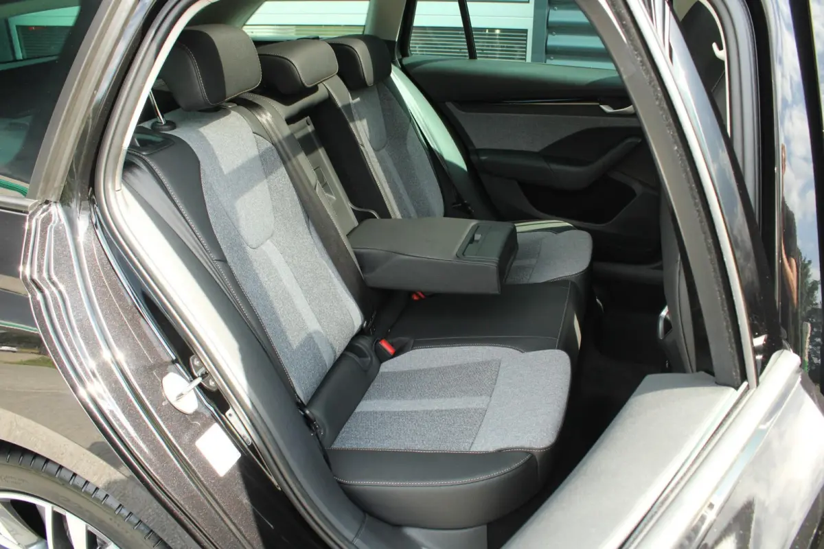1.5 TSI 115pk DSG MHEV Business Edition | Panoramadak | Trekhaak | Head-up