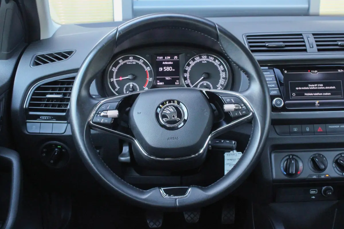 1.0 TSI 95pk Ambition | All Seasonbanden | Parkeersensoren Achter |  Navigatie | Apple CarPlay/ Android Auto