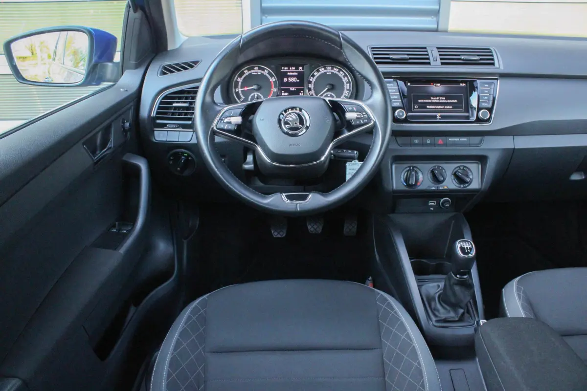 1.0 TSI 95pk Ambition | All Seasonbanden | Parkeersensoren Achter |  Navigatie | Apple CarPlay/ Android Auto