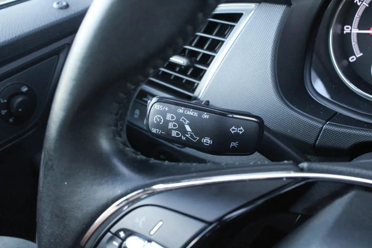 1.0 TSI 95pk Ambition | All Seasonbanden | Parkeersensoren Achter |  Navigatie | Apple CarPlay/ Android Auto