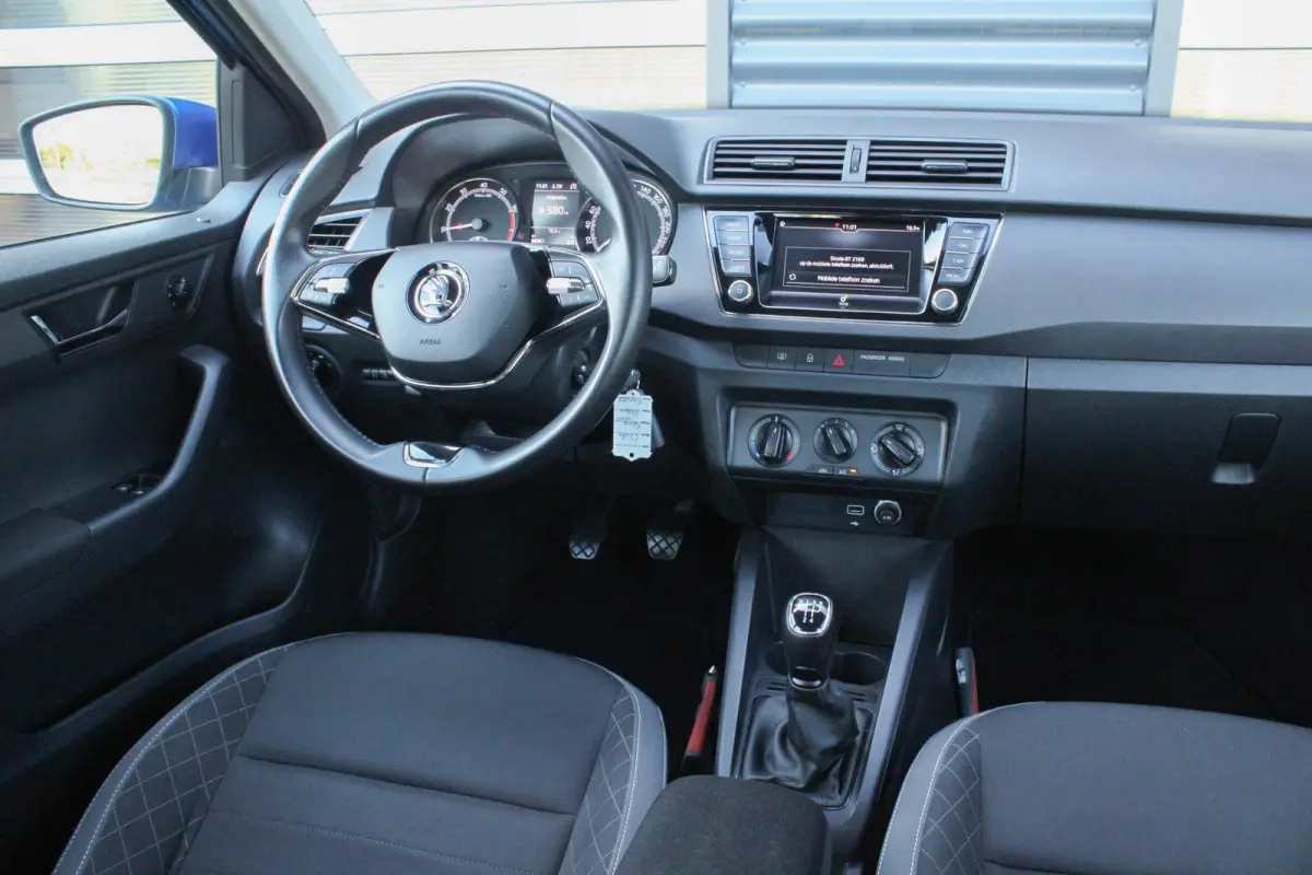 1.0 TSI 95pk Ambition | All Seasonbanden | Parkeersensoren Achter |  Navigatie | Apple CarPlay/ Android Auto