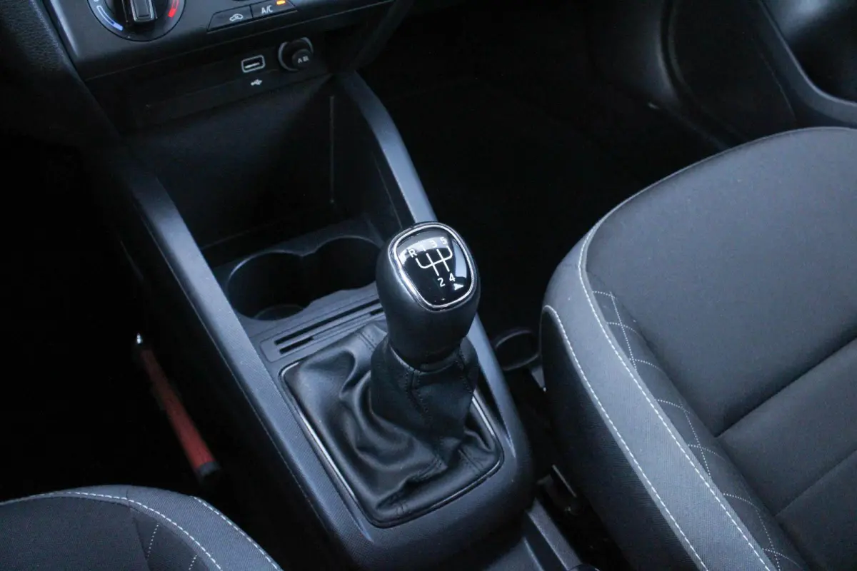 1.0 TSI 95pk Ambition | All Seasonbanden | Parkeersensoren Achter |  Navigatie | Apple CarPlay/ Android Auto