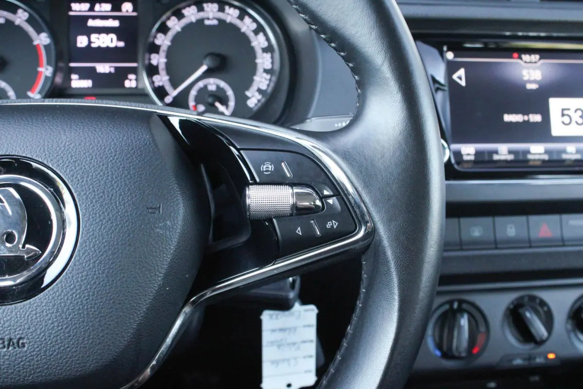 1.0 TSI 95pk Ambition | All Seasonbanden | Parkeersensoren Achter |  Navigatie | Apple CarPlay/ Android Auto