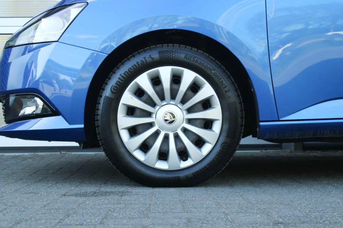 1.0 TSI 95pk Ambition | All Seasonbanden | Parkeersensoren Achter |  Navigatie | Apple CarPlay/ Android Auto