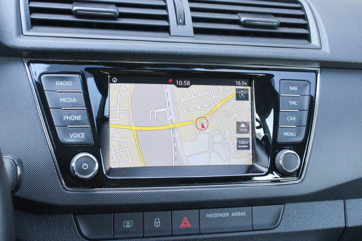 1.0 TSI 95pk Ambition | All Seasonbanden | Parkeersensoren Achter |  Navigatie | Apple CarPlay/ Android Auto