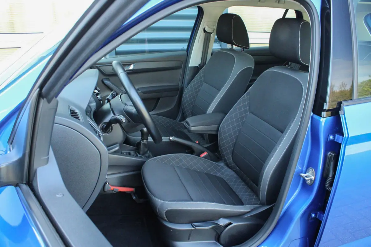 1.0 TSI 95pk Ambition | All Seasonbanden | Parkeersensoren Achter |  Navigatie | Apple CarPlay/ Android Auto