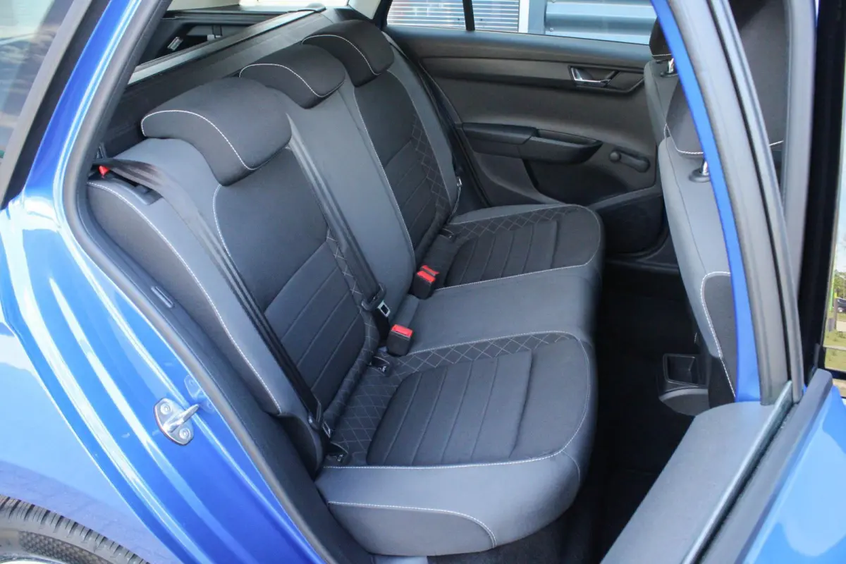 1.0 TSI 95pk Ambition | All Seasonbanden | Parkeersensoren Achter |  Navigatie | Apple CarPlay/ Android Auto