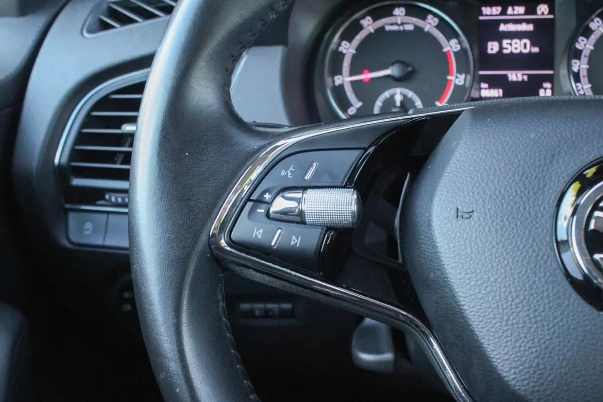 1.0 TSI 95pk Ambition | All Seasonbanden | Parkeersensoren Achter |  Navigatie | Apple CarPlay/ Android Auto