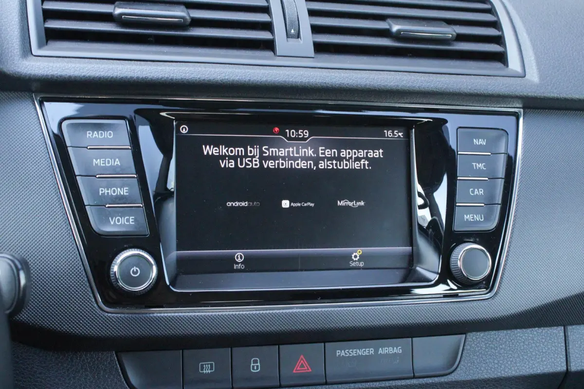 1.0 TSI 95pk Ambition | All Seasonbanden | Parkeersensoren Achter |  Navigatie | Apple CarPlay/ Android Auto