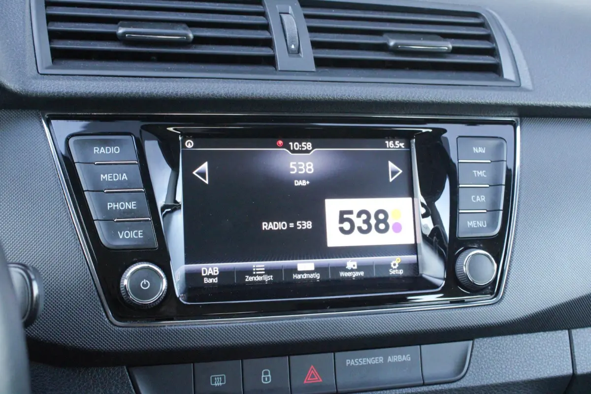 1.0 TSI 95pk Ambition | All Seasonbanden | Parkeersensoren Achter |  Navigatie | Apple CarPlay/ Android Auto