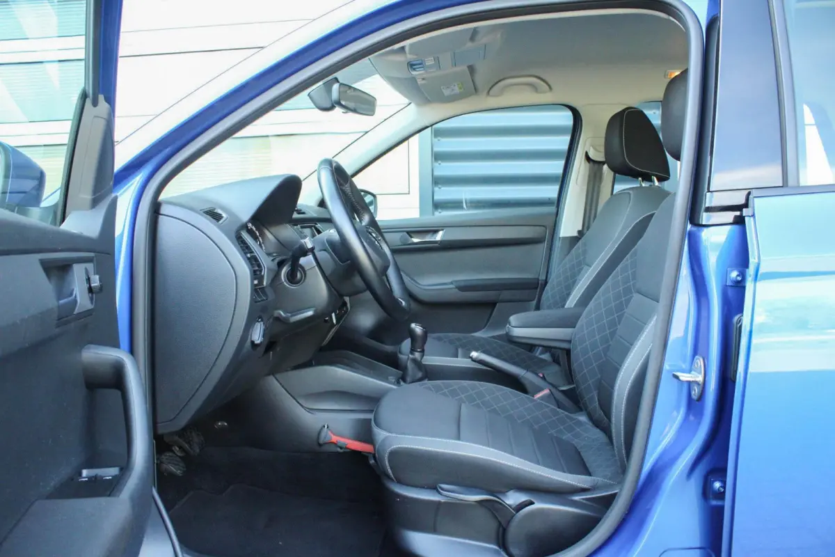 1.0 TSI 95pk Ambition | All Seasonbanden | Parkeersensoren Achter |  Navigatie | Apple CarPlay/ Android Auto