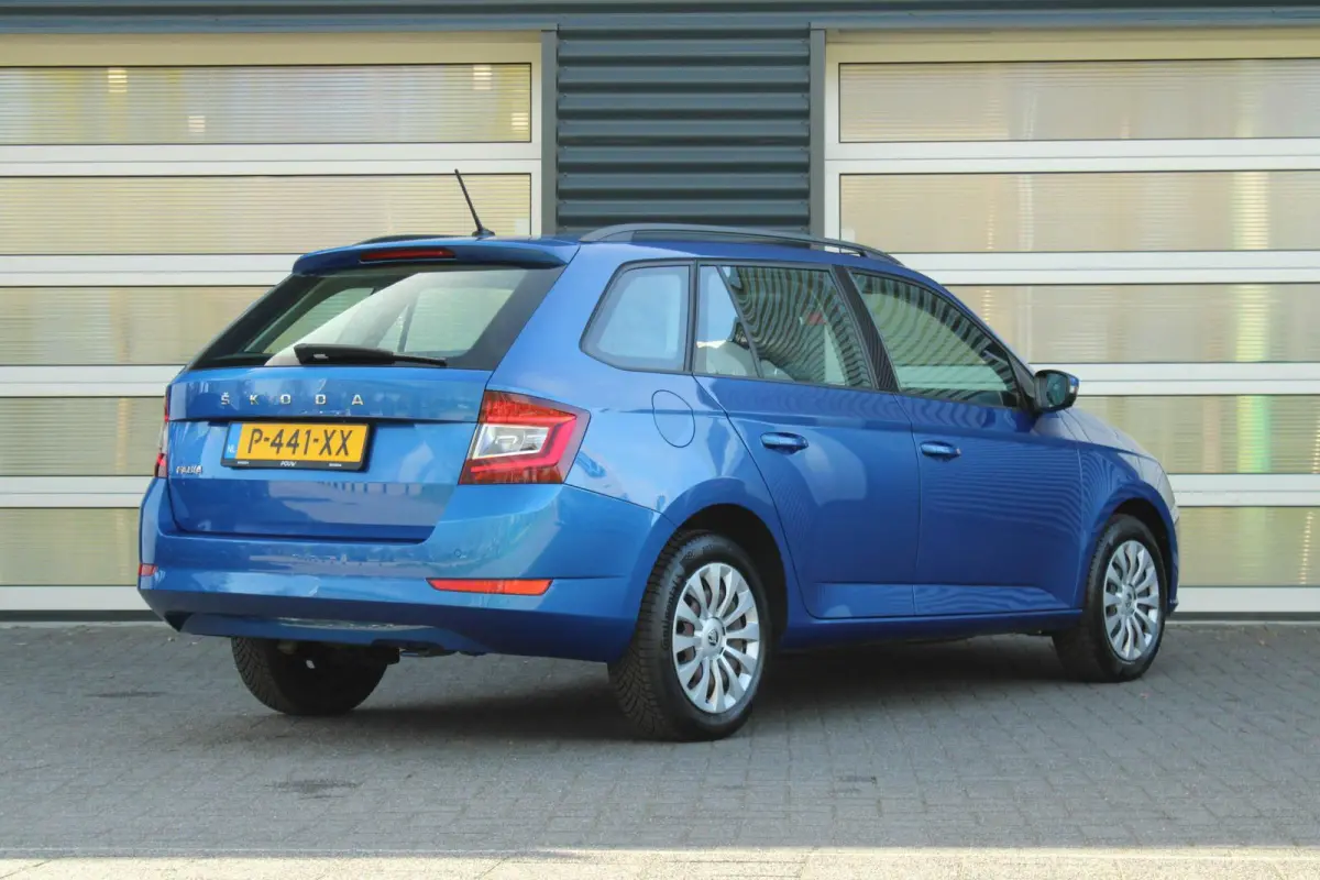 1.0 TSI 95pk Ambition | All Seasonbanden | Parkeersensoren Achter |  Navigatie | Apple CarPlay/ Android Auto
